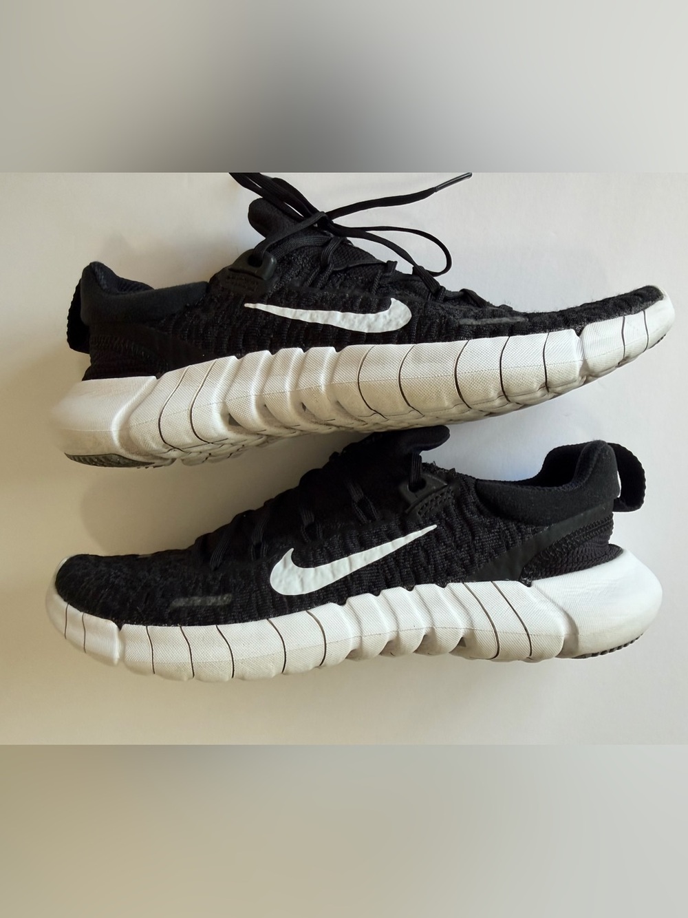 Nike Free Run 5.0 Women’s Size 6 Black White Running Shoes CZ1891-001 - Picture 6 of 8